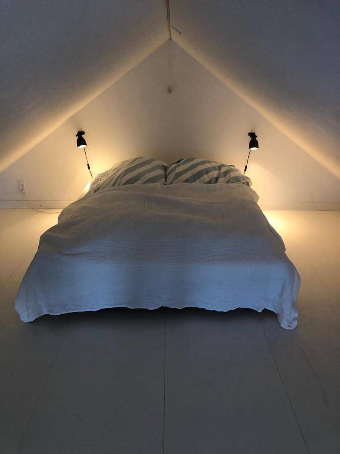 Appartement entier, Country-living with a lovely view and own terrace, entrance and parking in Roskilde, Région de Roskilde