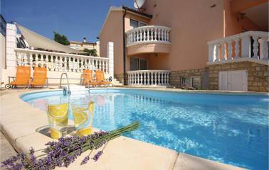 Ferienhaus für 10 Personen, mit Terrasse in Vodice