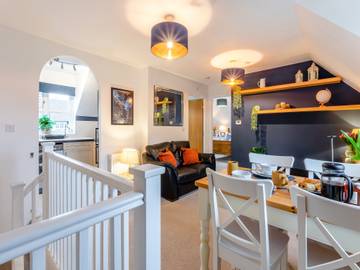 Log Cabin for 2 People in Cambourne, Cambridgeshire, Photo 2