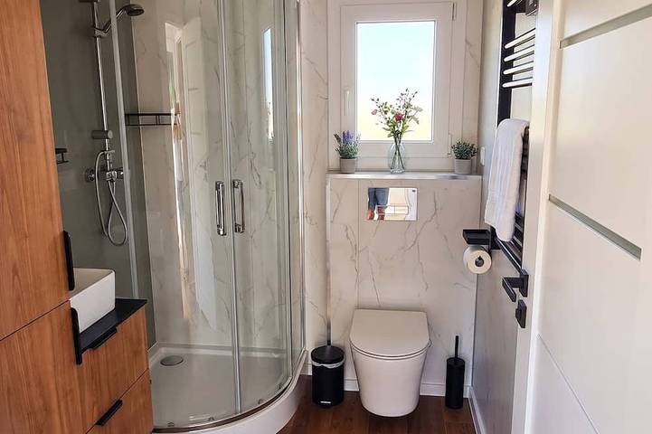 Ganze Wohnung, Tinyhouse „Seezeit“ in ruhiger, naturnaher Lage direkt am Garder See. in Garden (Lohmen), Lohmen
