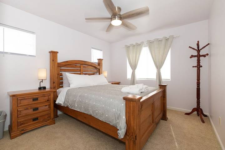 Vacation rental for 6 people, with terrace and pool as well as yard and hot tub in Ventura