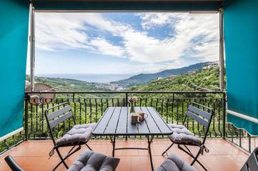 Gîte pour 3 personnes, avec vue et balcon à Leivi