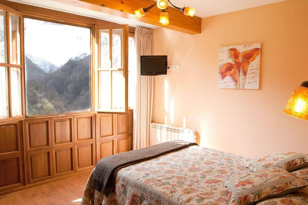 Apartamento entero, Apartamentos Valdecarzana . Braña el Revellón senda del oso in Teverga, Cordillera Cantábrica