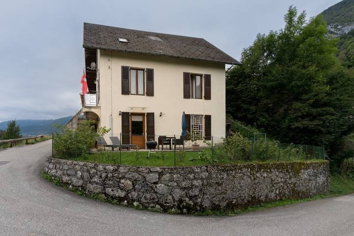 Ganze Wohnung, Ferienwohnung 'La Sabaudia En Chartreuse' mit Bergblick, privater Terrasse und Wlan in Saint-Pierre-d'Entremont (Savoie), Chambéry und Umgebung