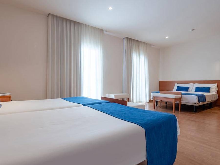 Pierre & Vacances Hotel Horitzó - Habitación 4 personas - Habitación Cuádruple - Balcón - Desayuno Incluido in Palafolls, Costa del Maresme