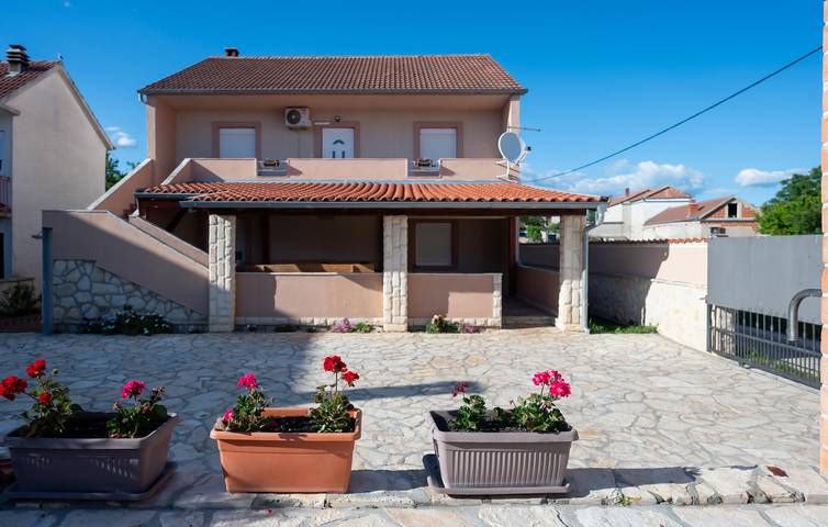 Ferienhaus für 16 Personen, mit Garten und Pool sowie Terrasse, mit Haustier - 1