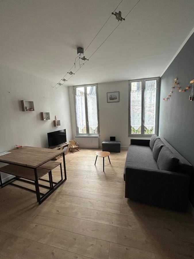 Appartement entier, One-Bedroom Apartment in Saintes, Région de Saintes