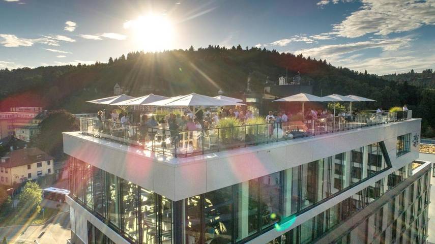 Hotel, mit Terrasse und Ausblick