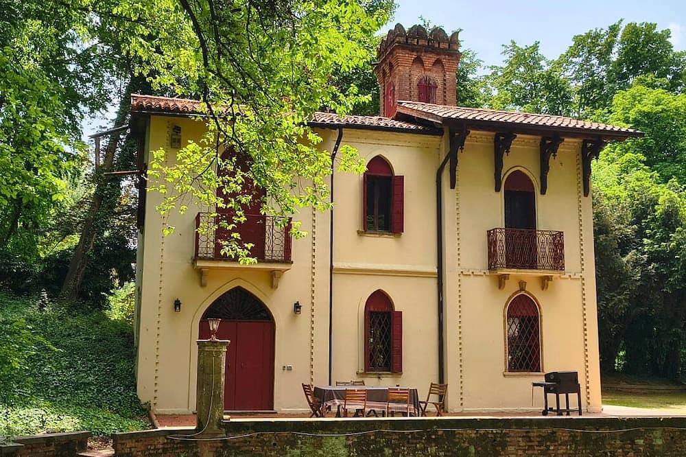 A Cosy Villa in a lush Park just 5’ from Central Padua. Free Car Park in Albignasego, Provincia di Padova
