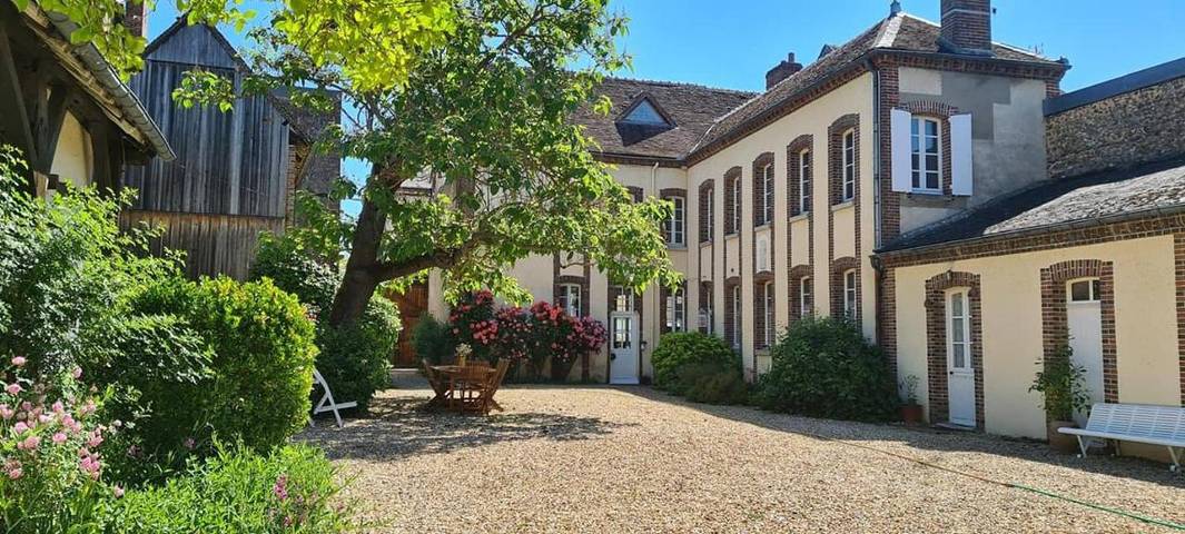 Chambre d’hôte pour 3 personnes, avec Jardin et Vue à Triguères