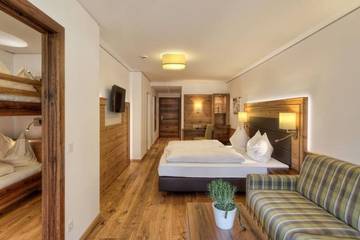 Ferienhaus für 4 Personen, mit Pool und Sauna sowie Whirlpool und Garten im Salzburger Land