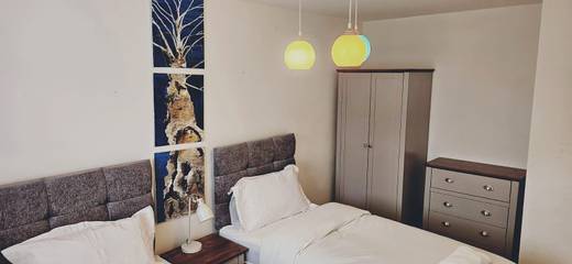 Holiday Rental for 11 People in Preston, Lancashire, Photo 3