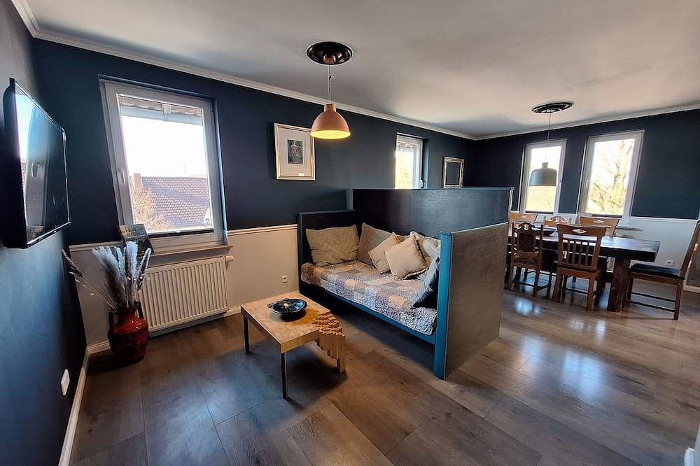 Entire apartment, Große 5-zimmer-wohnung in Zentraler Lage in Oerlinghausen für 8 Personen in Oerlinghausen, Kreis Lippe