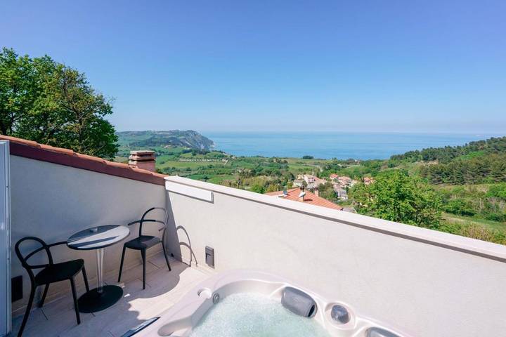Maison d’hôte pour 4 personnes, avec piscine ainsi que jacuzzi et jardin à Ancône - 3