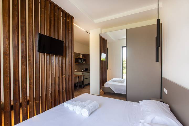 Entire studio, ‘La Brisa Apartments - Tramontana’ with Private Terrace, Wi-Fi & Air Conditioning in Capo d'Orlando, Messina Province