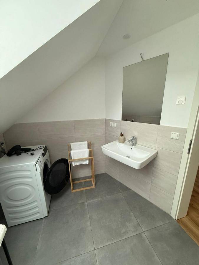 Ferienwohnung für 4 Personen, mit Balkon und Terrasse sowie Garten und Sauna am Riegsee - 3