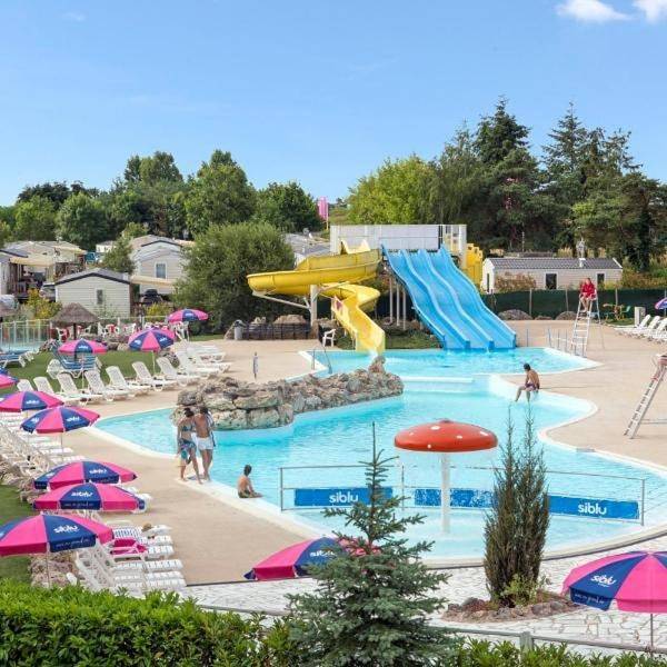 Camping pour 8 personnes, avec Terrasse et Jardin ainsi que Bassin pour enfant et Piscine
