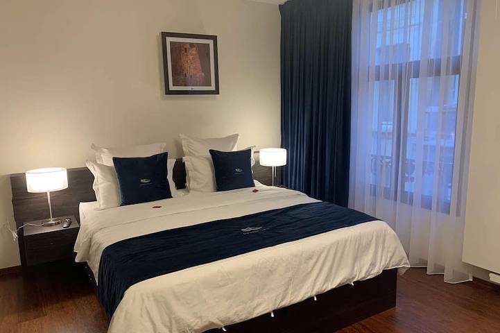 Geheel appartement, Modern and Stylish! <br>Luxury apartment in the center of Antwerp. Private parking and fully serviced. in Antwerpen, Antwerpen en omgeving