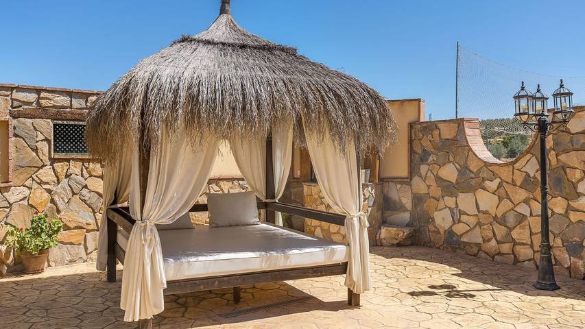 Chalet para 13 personas, con balcón/terraza y piscina en Loja - 4