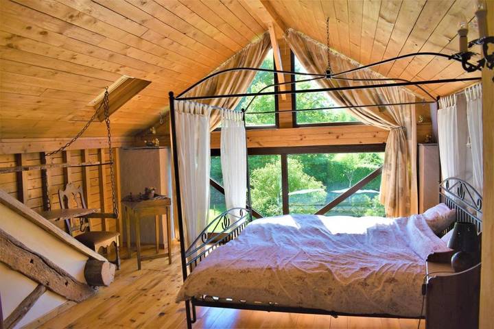 Gîte pour 6 personnes, avec jardin et vue, animaux acceptés à Léglise