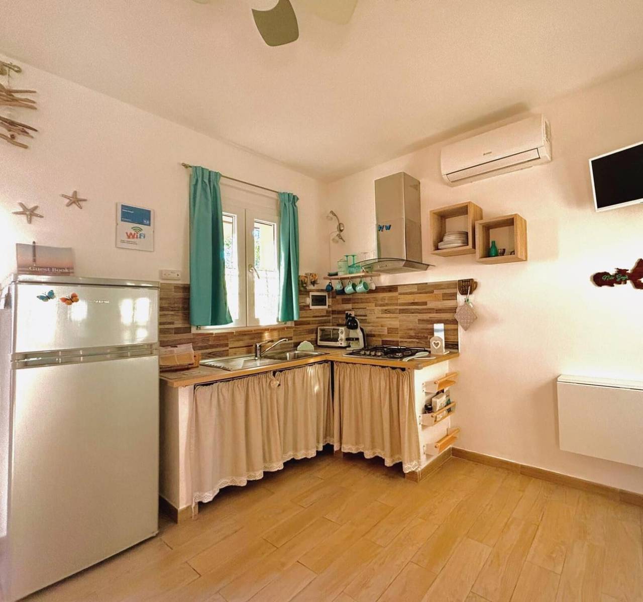 Ganze Wohnung, Studio mit Meerblick und überdachter Terrasse in Capoliveri in Spiaggia di Stecchi, Capoliveri
