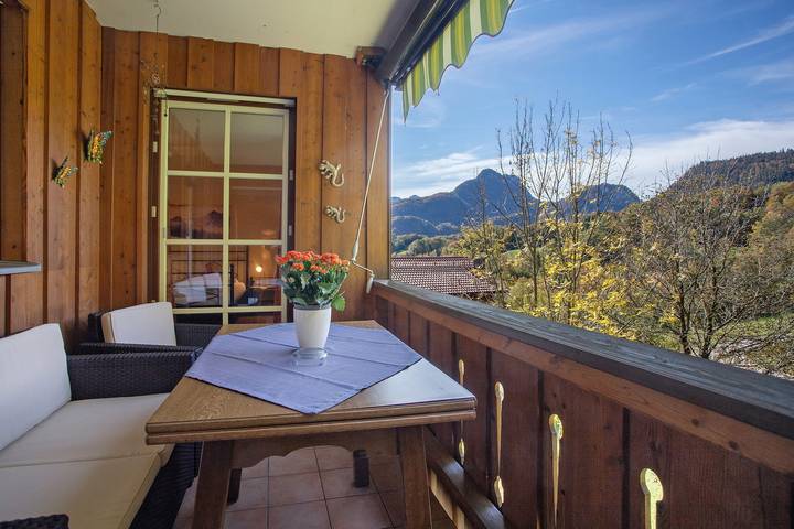 Ganze Wohnung, Ferienwohnung Alpenrose" mit Bergblick, Balkon und Wlan in Bad Reichenhall, Berchtesgadener Alpen