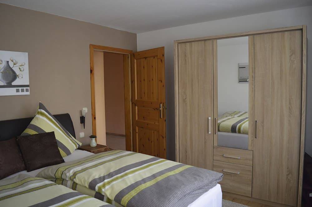 Ganze Wohnung, Neu eingerichtete Komfortferienwohnung am Fuße der Burg Thurant in Alken in Alken, Osteifel