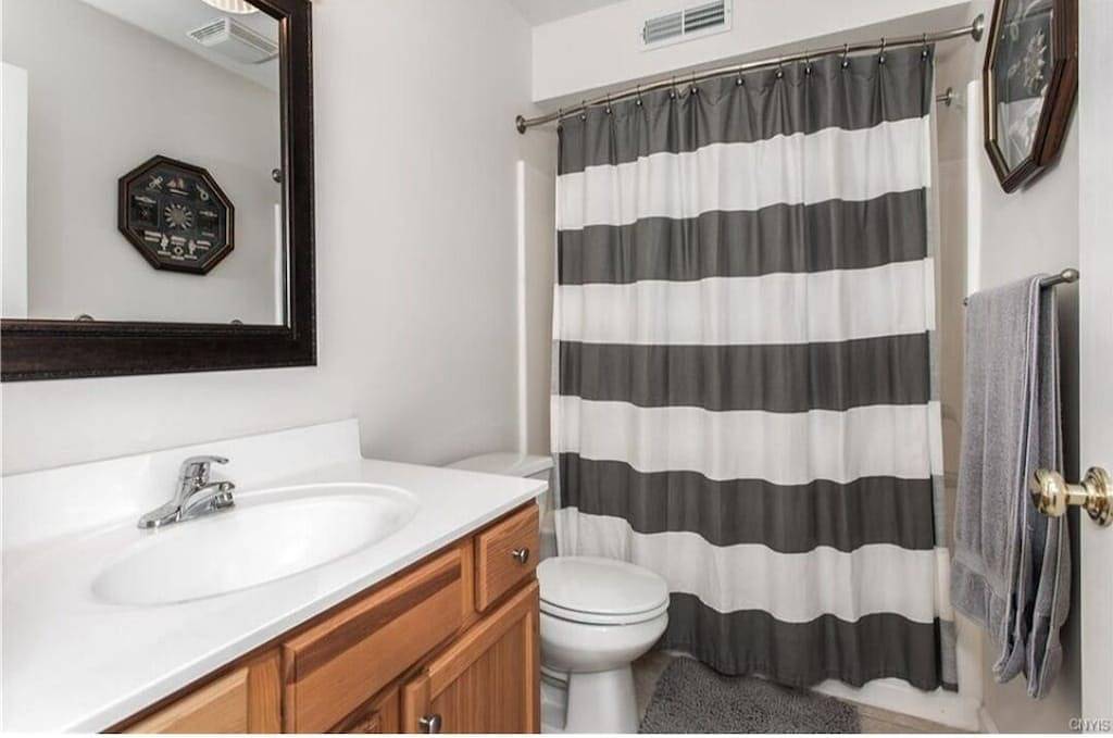 Townhouse on water with boathouse! in Alexandria Bay, Jefferson County (NY)