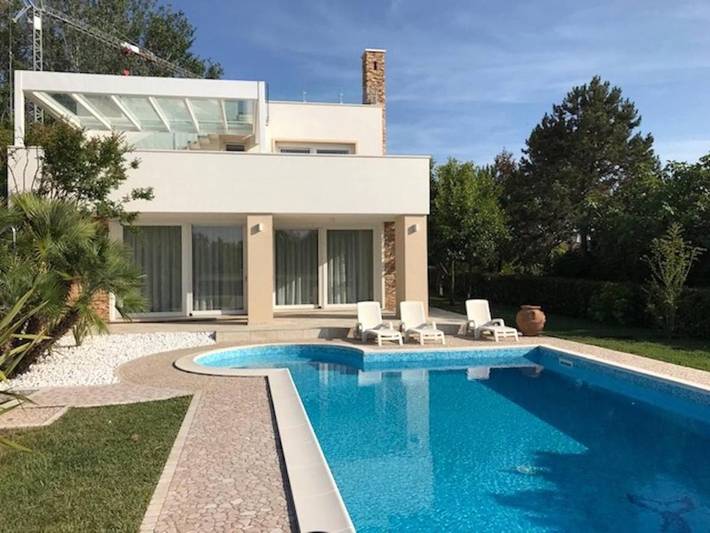 Casa vacanza per 9 persone, con Balcone e Idromassaggio nonché Terrazza e Giardino a Albarella