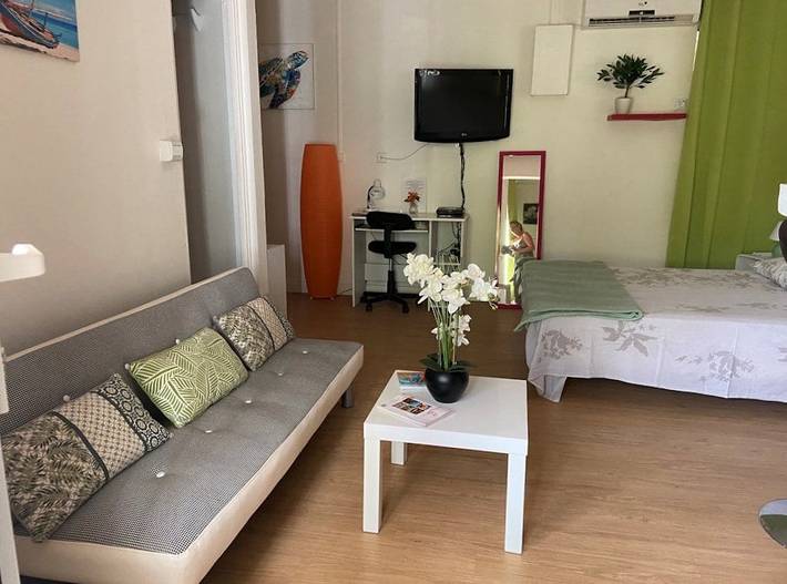 Studio pour 2 personnes, avec terrasse et piscine