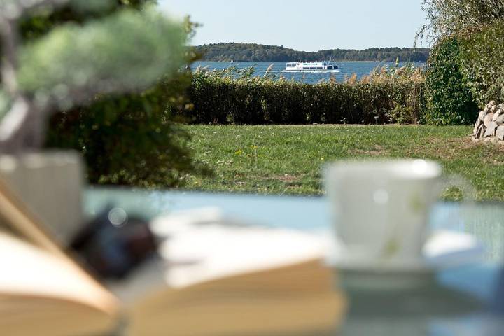 Ferienwohnung für 4 Personen, mit Terrasse und Seeblick in Waren (Müritz)