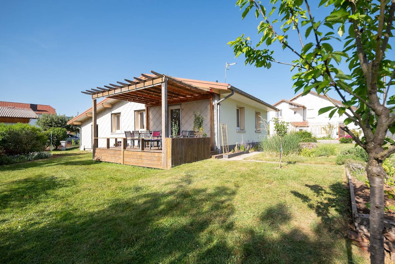 Ferienhaus 'La Maison Et L'étang De Pêche' mit Bergblick, privater Terrasse und Wlan in Vagney, Regionaler Naturpark Belchen der Vogesen
