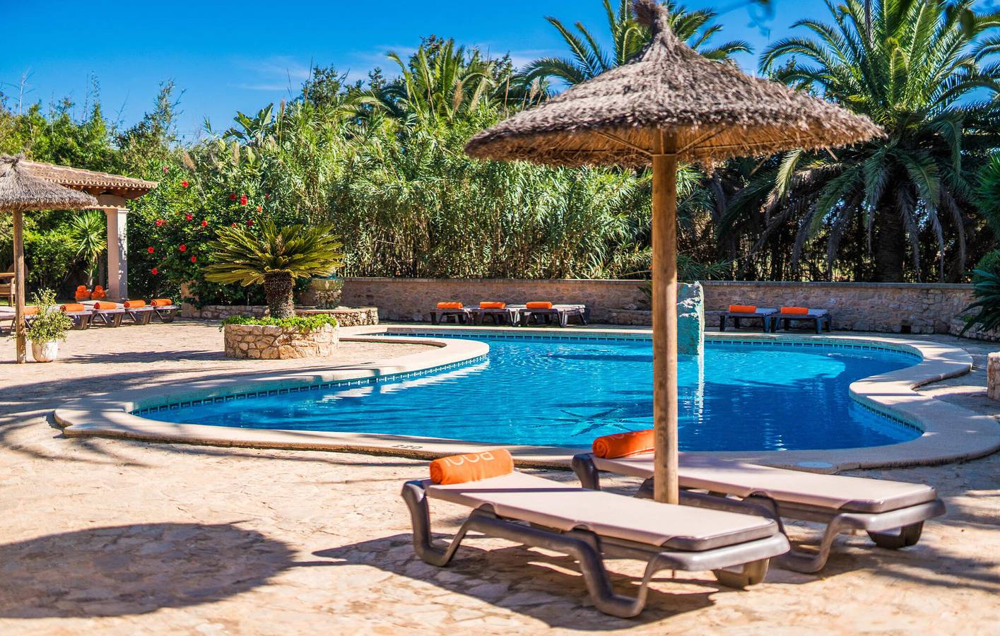 Amplio apartamento con piscina, terraza y barbacoa cerca de Cala Mitjana in Cala d'Or, Santanyí