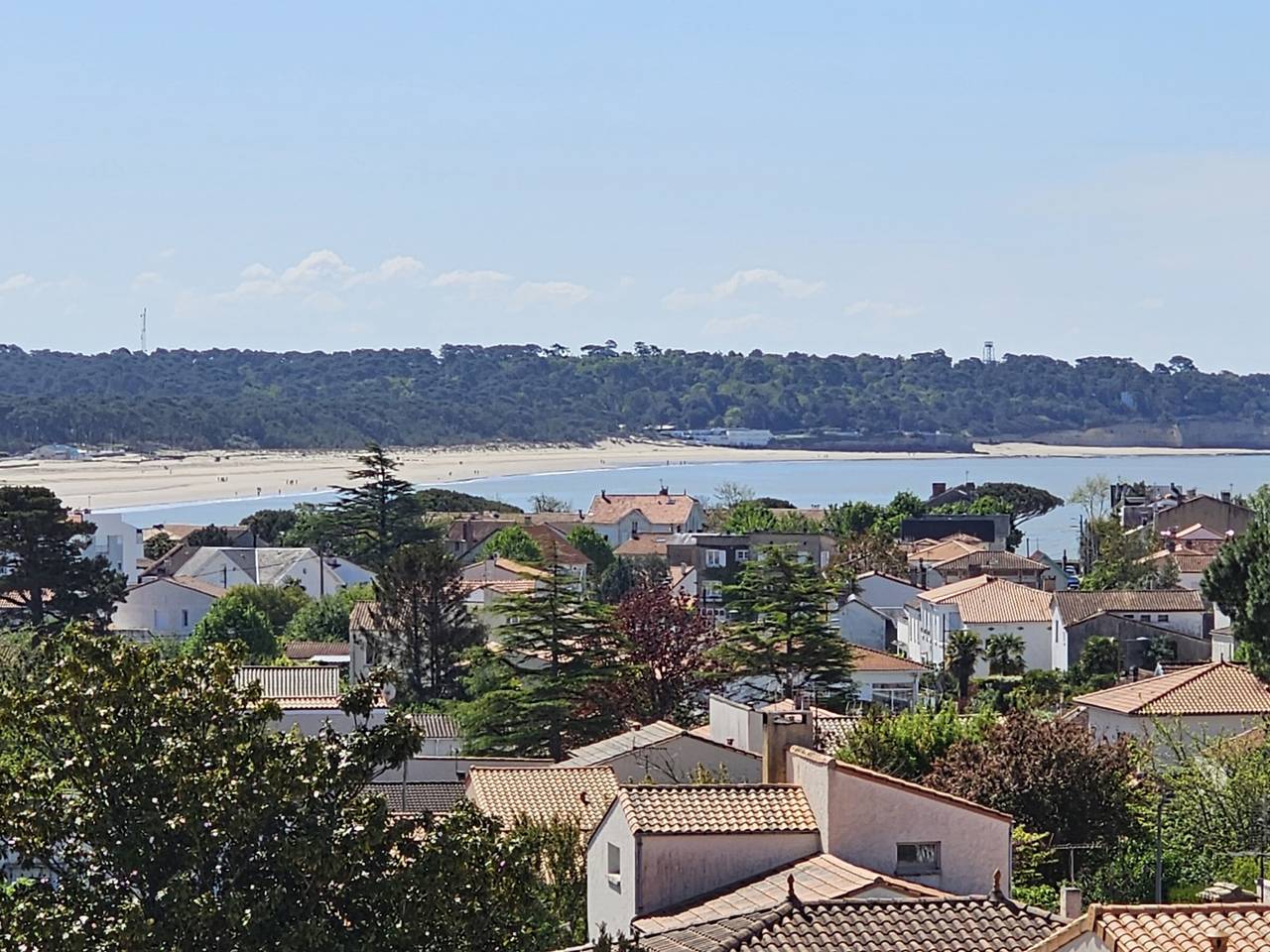 Entire apartment, Superb duplex in Saint-Georges-de-Didonne, 200m from the beach in Saint-Georges-de-Didonne, Côte de Beauté