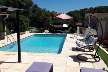 Villa pour 6 personnes, avec jacuzzi ainsi que balcon et jardin à Ajaccio