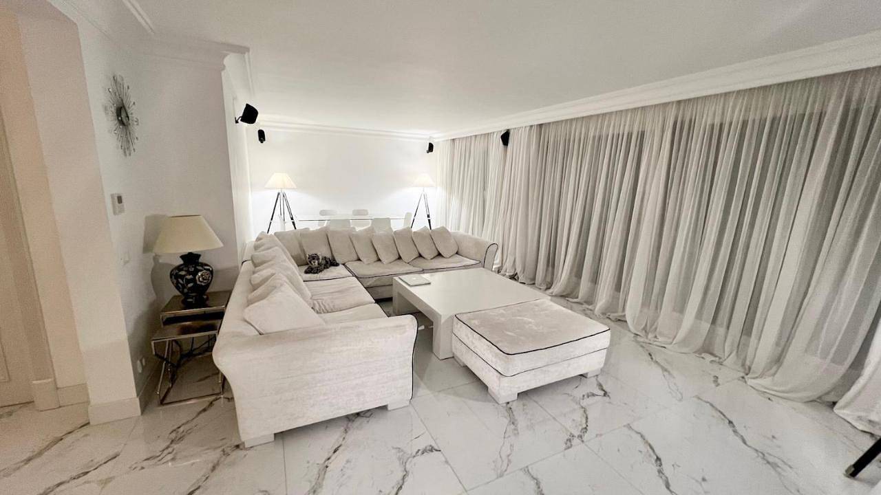 Apartamento entero, Two-Bedroom Apartment in Beausoleil, Costa mediterránea (Francia)