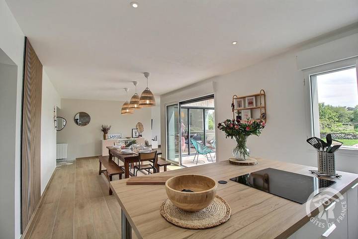 Gîte pour 8 personnes, avec jardin et terrasse à Plougrescant - 3