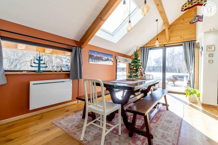 Chalet pour 10 personnes, avec terrasse ainsi que jacuzzi et sauna à Les Déserts - 2