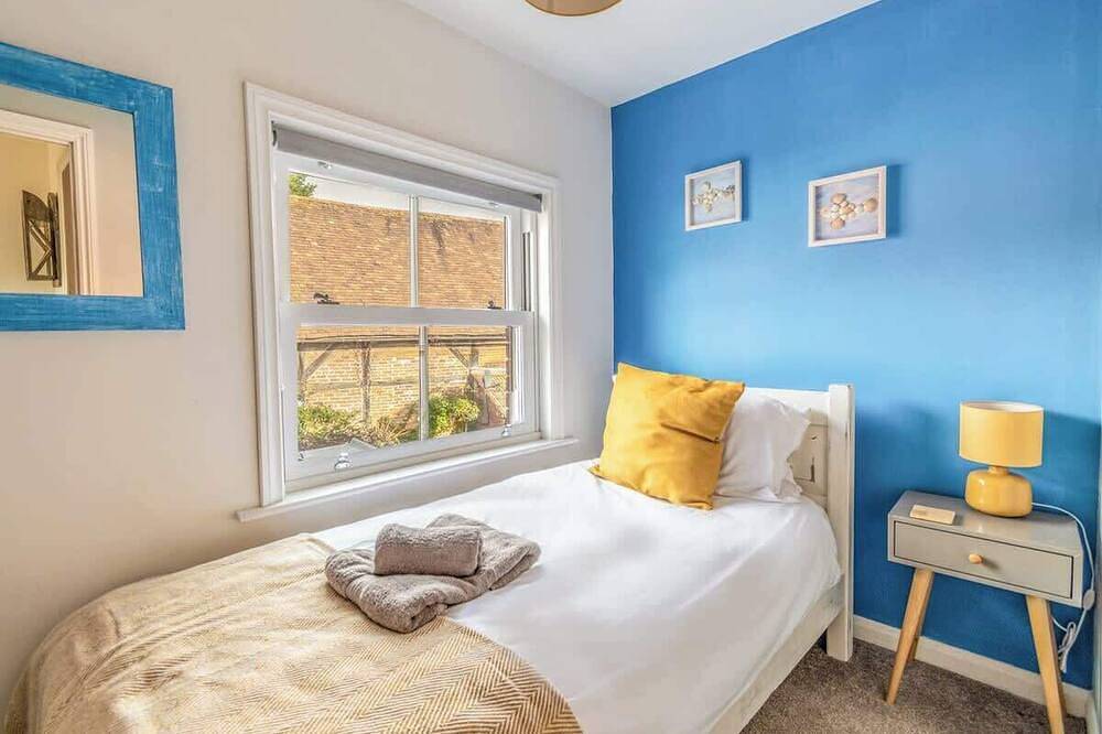 Period 2Br Stunning Bright &Cosy Cottage w/ Garden in Fareham, Hampshire