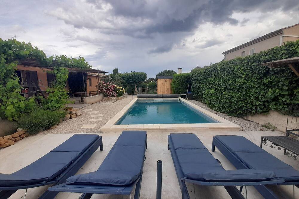 Luberon, villa climatisée calme.Piscine privée, jeux enfants. in Pertuis, Parc naturel régional du Luberon