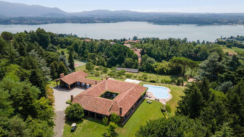 Villa per 18 persone, con terrazza e idromassaggio nonché giardino in Brianza