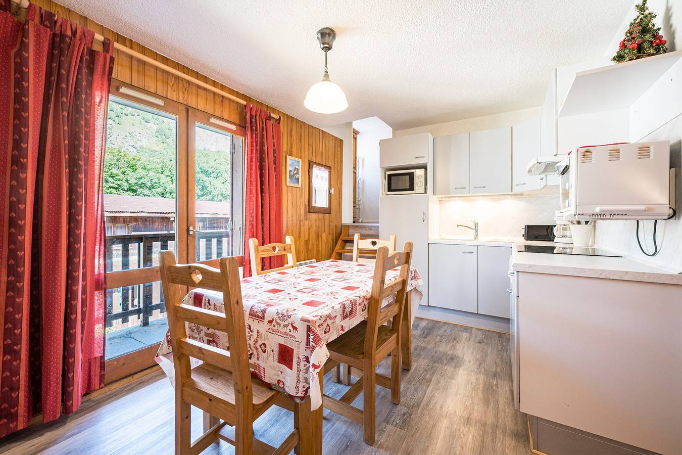 Entire apartment, Apartment 'Les Bergers 71' with Mountain View and Balcony in Valloire, Saint-Jean-de-Maurienne region