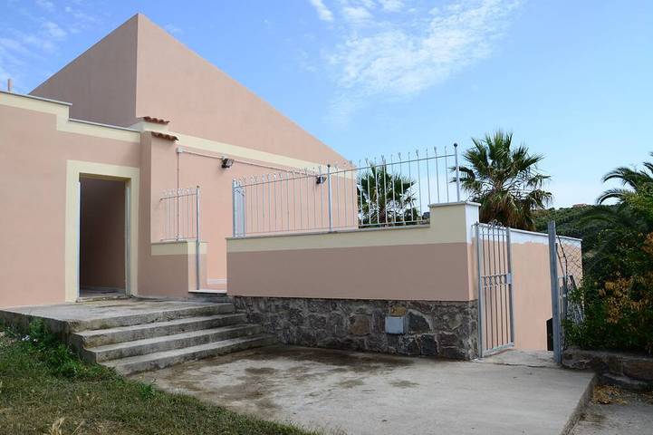 Entire apartment, House 2 in the countryside, near the city center and the ocean in Castelsardo, Sassari Province