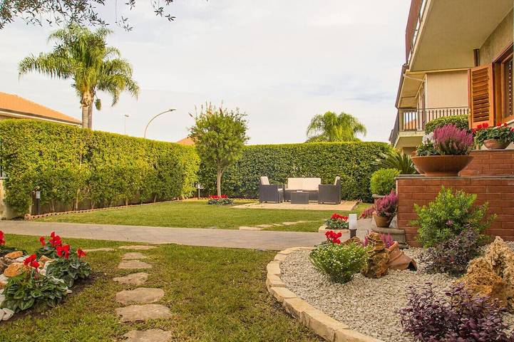Casa vacanza per 6 persone, con giardino e balcone in Riposto