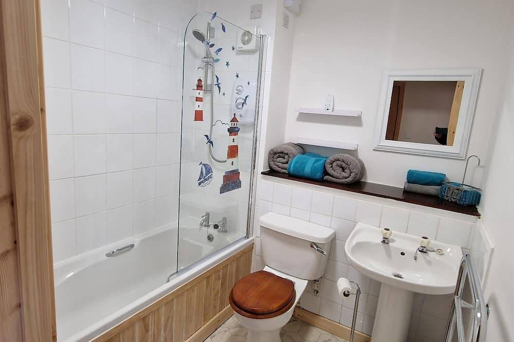 Entire apartment, Centre of Town, Minutes to the Beach and Transport Hubs, Private Parking! in Nairn, Highlands