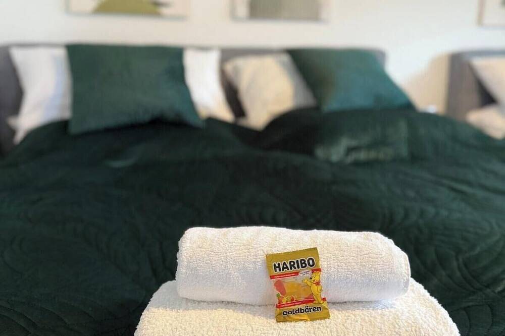 Ganze Wohnung, Großzügiges Apartment am Pulheimer Marktplatz (bis 6 Personen) in Pulheim, Rhein-Erft-Kreis