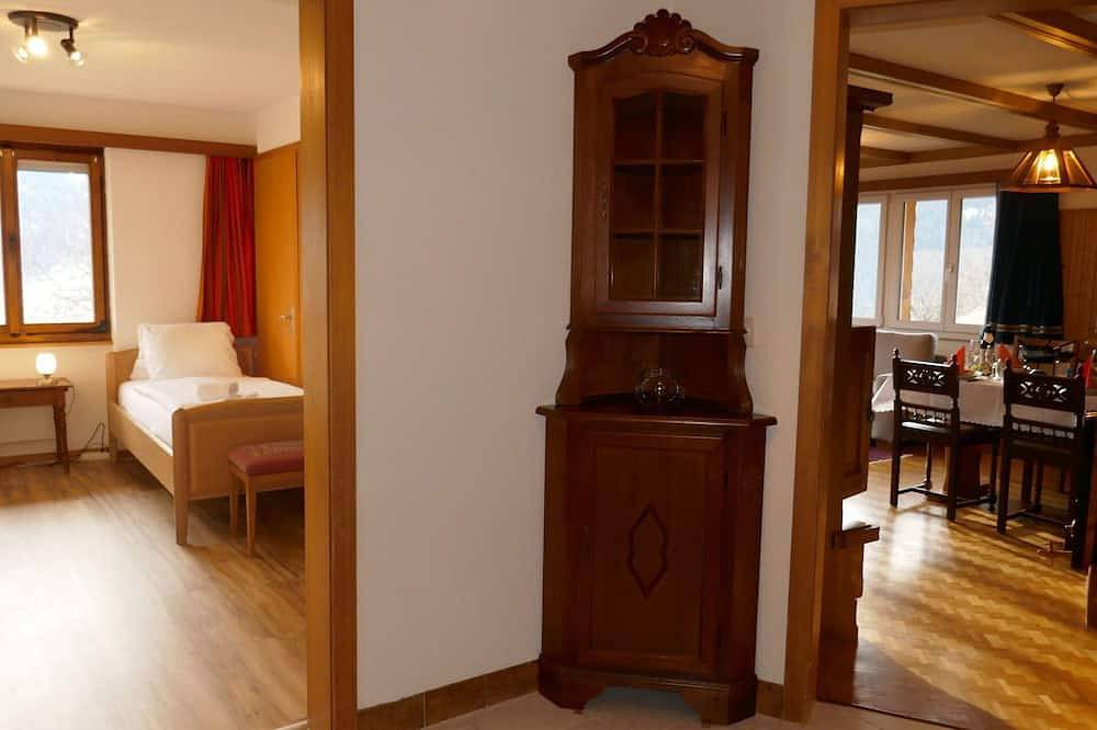 Appartamento intero, Bellissimo appartamento per 6 persone con Wifi, Tv, balcone e vista panoramica in Schwendi b. Grindelwald, Grindelwald