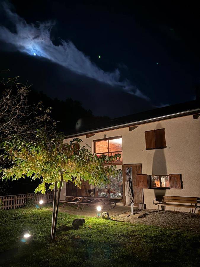 Location de vacances pour 15 personnes, avec vue sur le lac ainsi que vue et jardin, animaux acceptés à Aiguebelette-le-Lac - 2