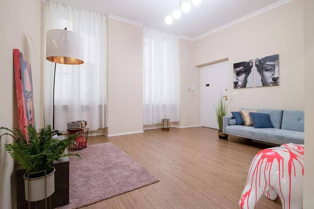 My Sweet Home in Genua (Stadt), Genua