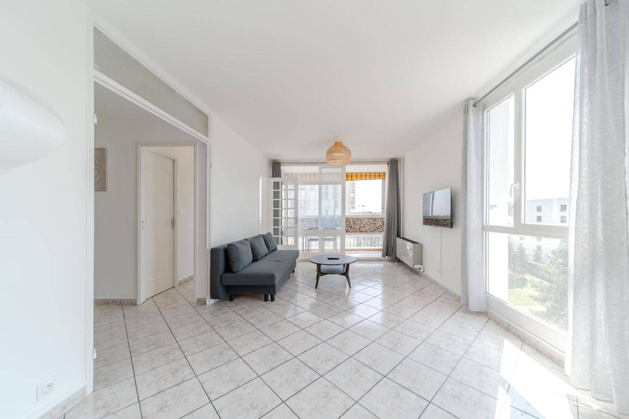 Appartement entier, Spacious Apartment for 8 People - Bron Grand Clement in Bron, Lyon et ses environs